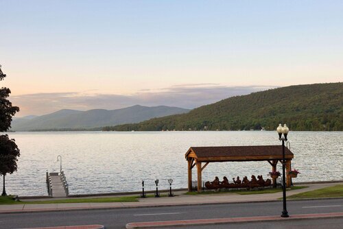 Days Inn by Wyndham Queensbury Lake George