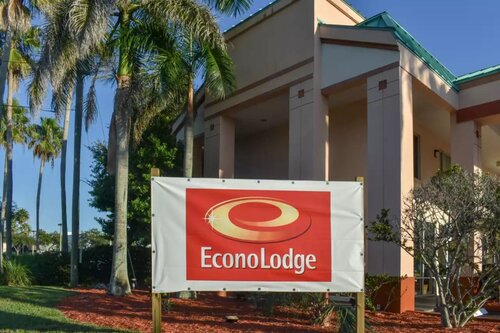 Econo Lodge Inn & Suites