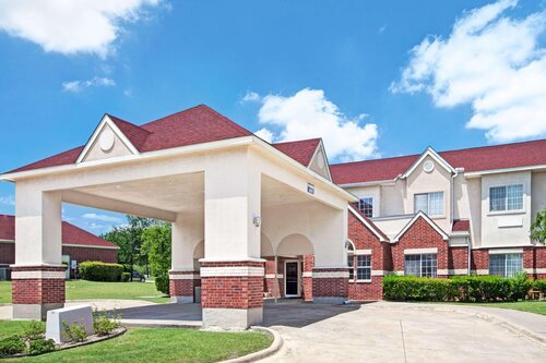 Econo Lodge Inn & Suites