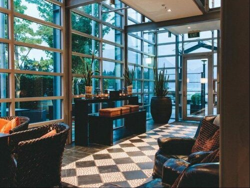 Eichardt's Private Hotel & Lakefront Apartments