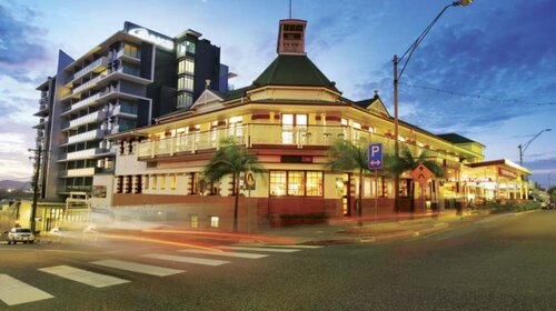 Oaks Gladstone Grand Hotel