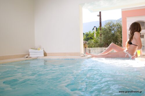 Grand Theoni Hotel Suites & Spa