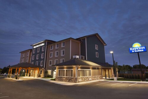 Days Inn & Suites By Wyndham Lindsay