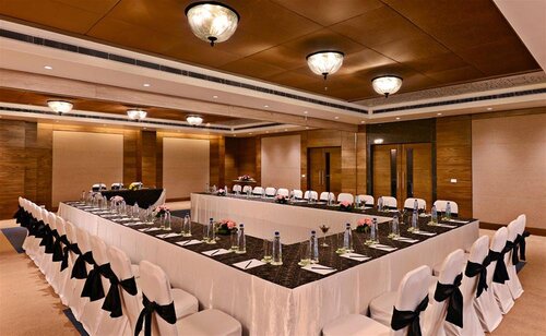 Leisure Inn Grand Chanakya