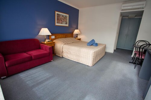 Riverboat Lodge Motor Inn