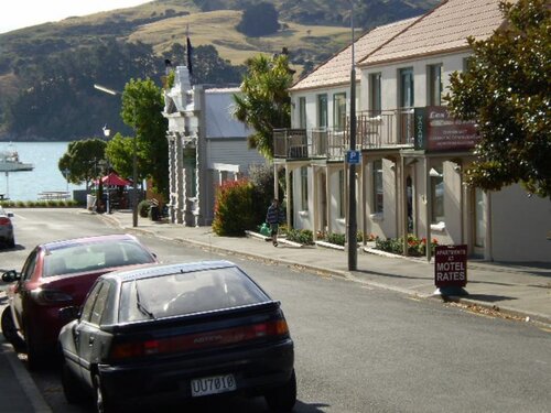 Les Troupes Apartments