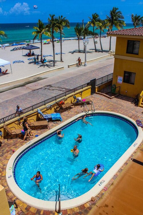 Hollywood Sands Resort