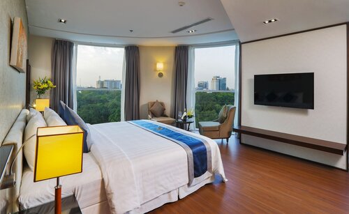 Central Palace Hotel