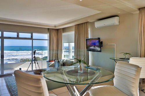 Hermanus Beachfront Lodge