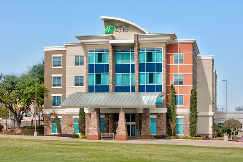 Holiday Inn Express and Suites North Dallas at Pre