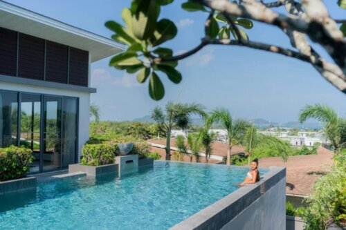CasaBay Luxury Pool Villas