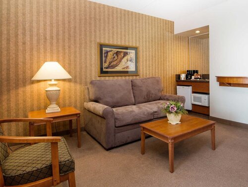 Clarion Hotel & Suites Brandon