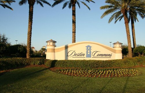 Holiday Inn Express and Suites Destin E Commons Ma
