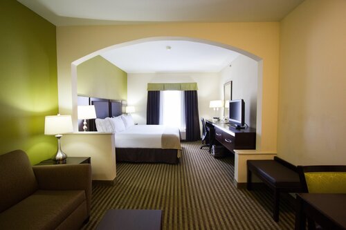 Holiday Inn Express and Suites Nacogdoches