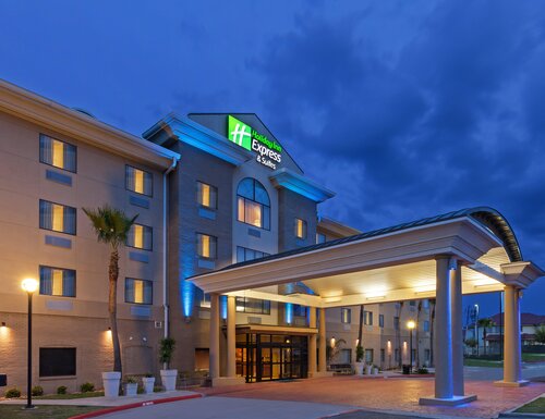 Holiday Inn Express & Suites Laredo-Event Center