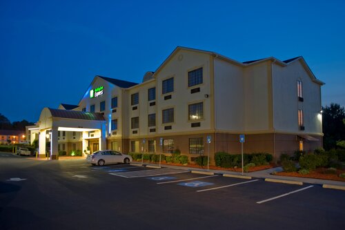 Holiday Inn Express and Suites Acworth Kennesaw No