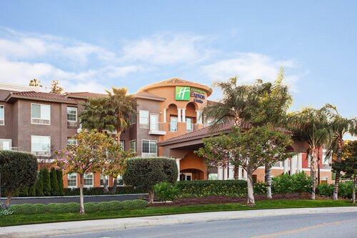 Holiday Inn Express and Suites Corona