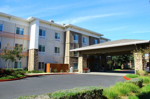 Holiday Inn Express & Suites Napa Valley-American 
