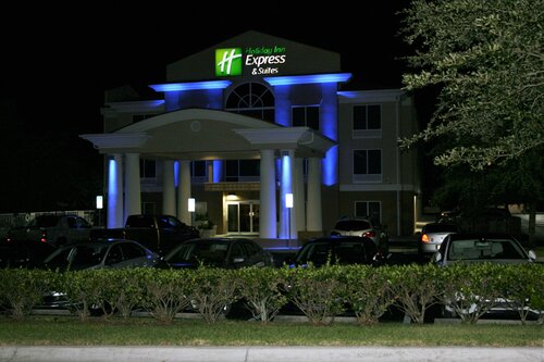 Holiday Inn Express & Suites Brooksville West
