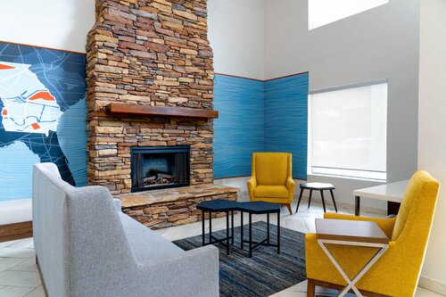 Holiday Inn Express and Suites Hiawassee