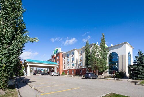Holiday Inn Express and Suites Edson
