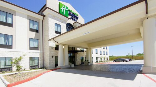 Holiday Inn Express and Suites Cuero