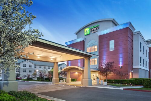 Holiday Inn Express and Suites Sacramento Airport