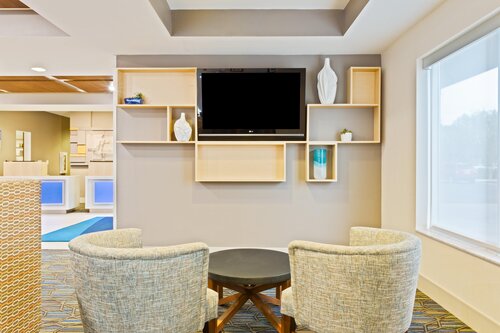 Holiday Inn Express and Suites Tavares