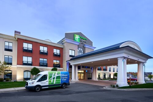Holiday Inn Express and Suites Dieppe Airport