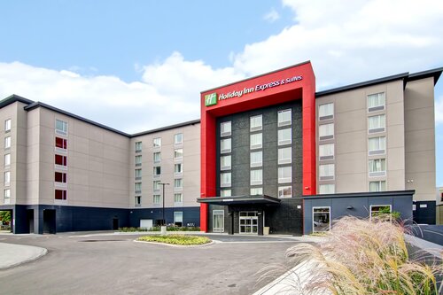Holiday Inn Express and Suites Oshawa Downtown