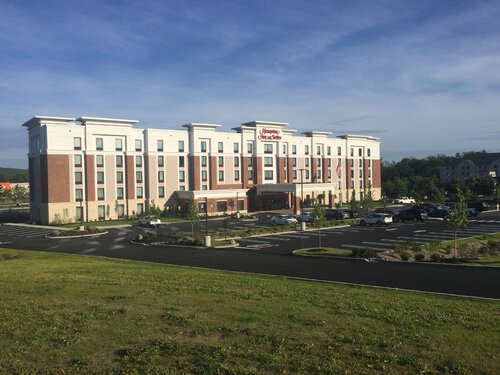 Hampton Inn & Suites Newburgh - Stewart Airport