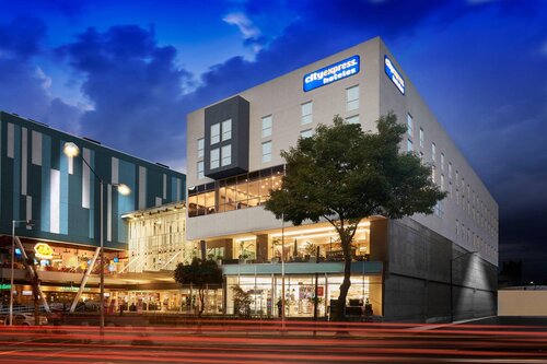 City Express La Raza