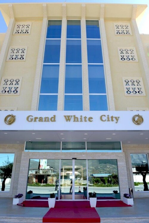 Grand White City