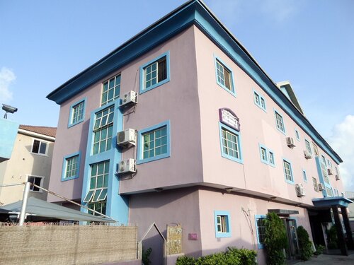 Golden Bird Hotel & Suites