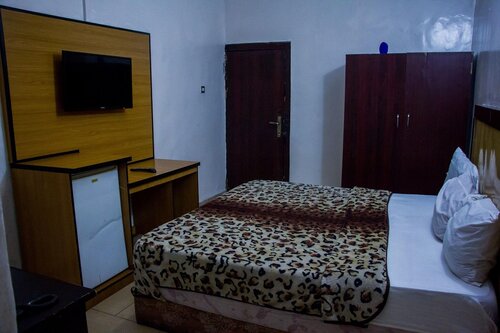 Emglo Suites