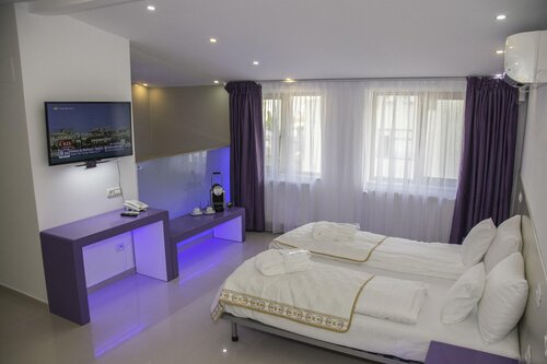 Christina Plus Hotel