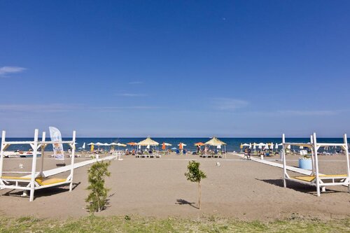 Gregory Peck Beach Break Apartments