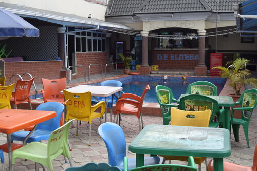 De elites Pool Bar & Inn