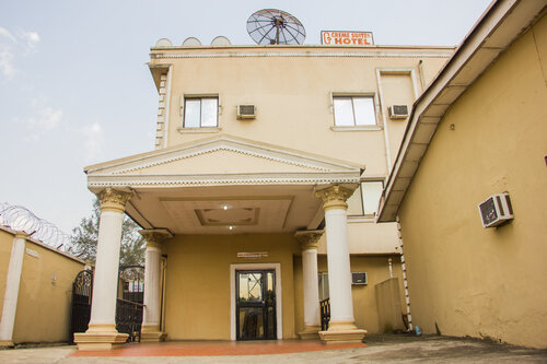 Creme Suites & Hotel