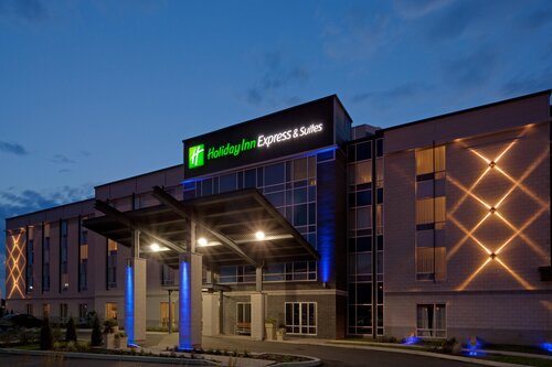 Holiday Inn Express and Suites Saint - Hyacinthe