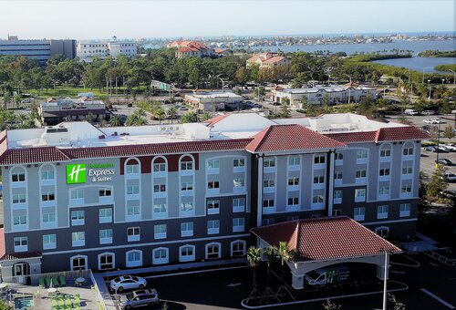 Holiday Inn Express and Suites St. Petersburg - Se
