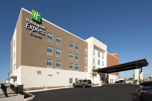 Holiday Inn Express and Suites San Antonio North -