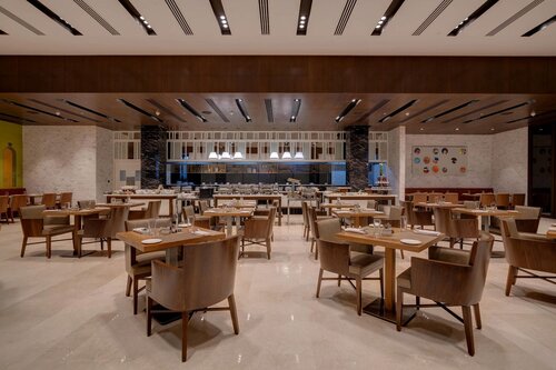 Courtyard By Marriott Surat