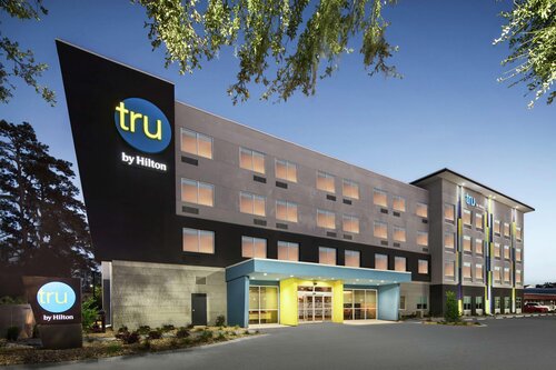 Tru by Hilton Savannah Midtown