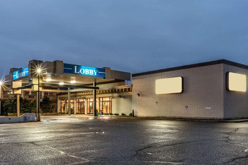 Ramada by Wyndham Thunder Bay Airline Hotel