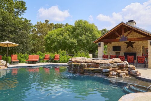 Fredericksburg Inn Suites