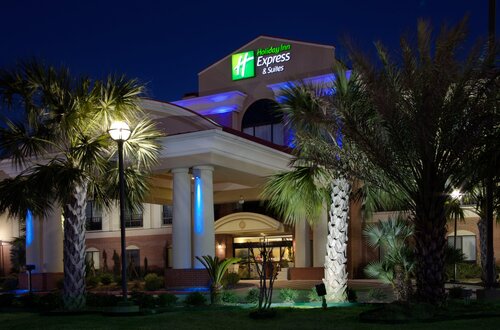 Holiday Inn Express Suites Wharton