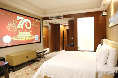 The Thousand Lantern Lake Hotel