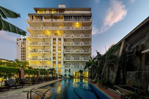 Aristocrat Residence & Hotel