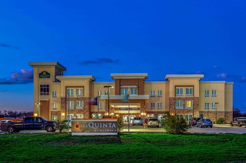 La Quinta Inn Suites Luling